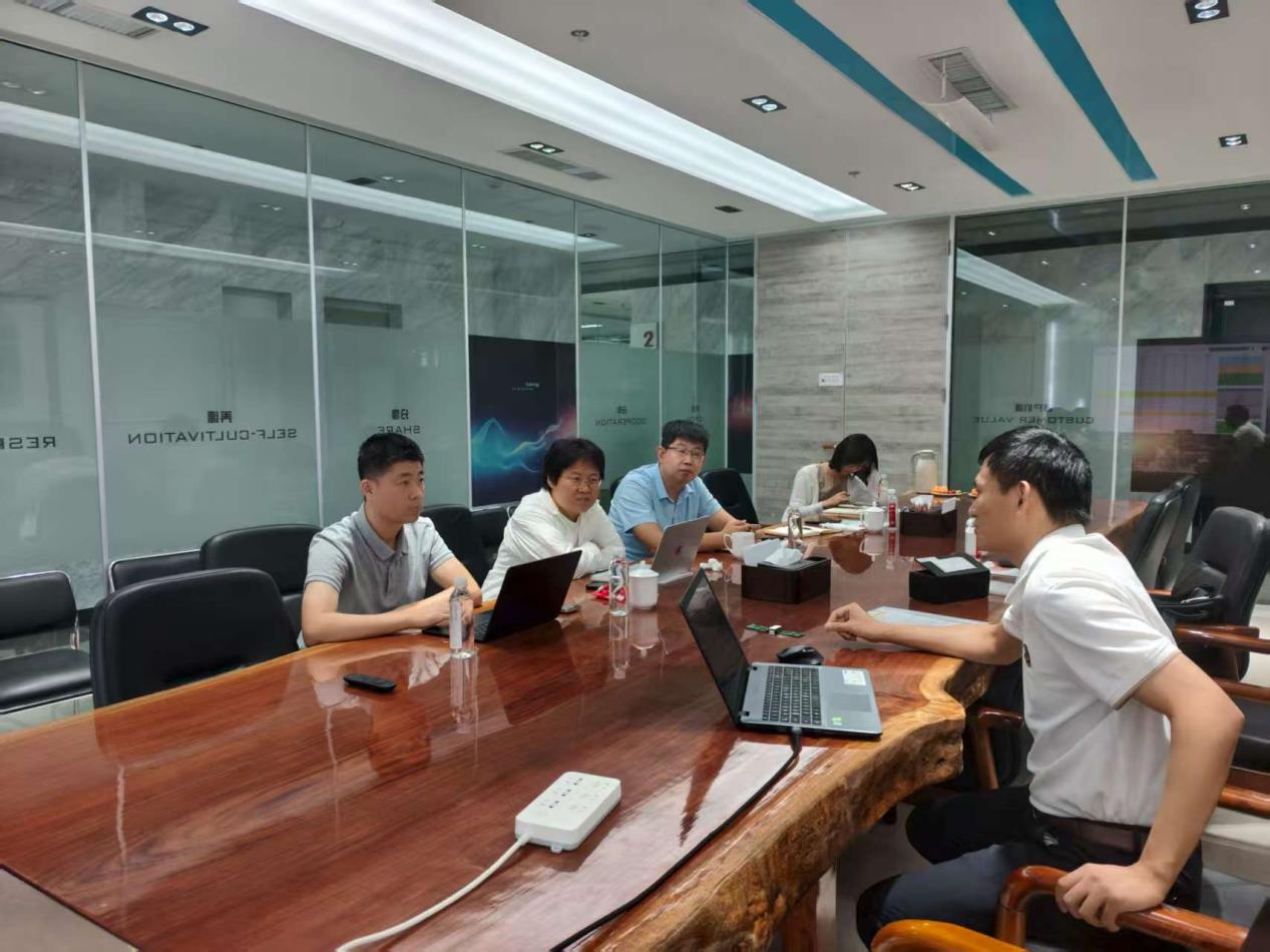 深圳希晶光電科技開發(fā)一行來淄考察 共探光電科技領(lǐng)域合作新機(jī)遇